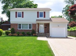 24 Tudor La, Scarsdale, NY
