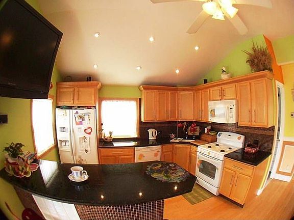 Eat in kitchen