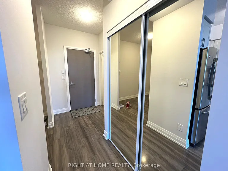 7165 Yonge St #705 — Photo 5