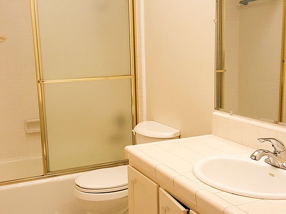 2nd image of 1575 Mendenhall Dr APT 1