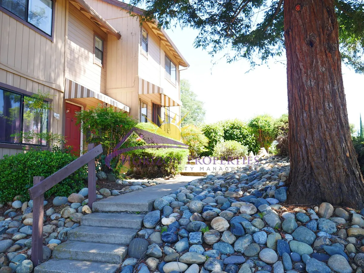 Building Photo - 3261 La Canada Dr 1-8