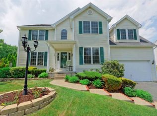124 Old Coach Rd, Clifton Park, NY 12065