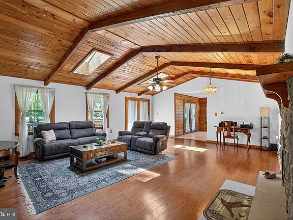 3rd image of 14575 Honeysuckle Way