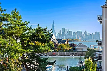 208 Shearwater Ct West