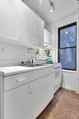 Rented by Cooper & Cooper Real Estate | media 36