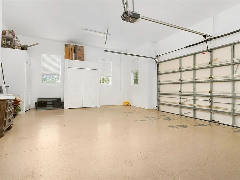 216 Eastpark Dr — Photo 45