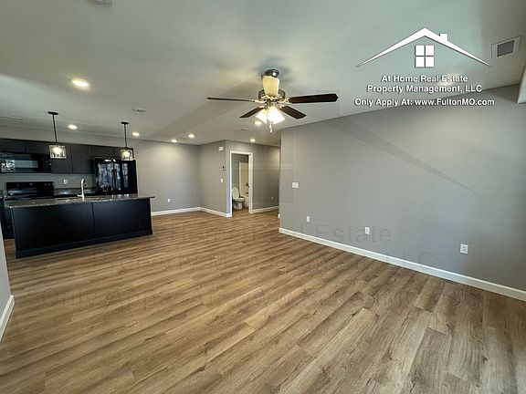 5th image of 2610 N Bluff St #202