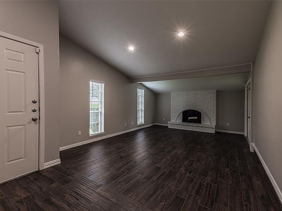 3rd image of 2317 Briarwood Dr