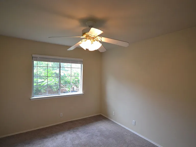 1803 Warwick Cv — Photo 9