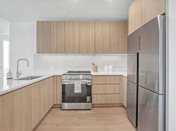 288 4th Avenue image 2 of 13