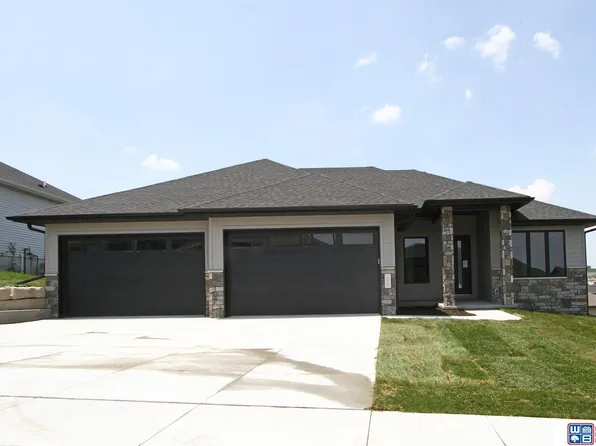 1023 N 106th St, Lincoln, NE 68527