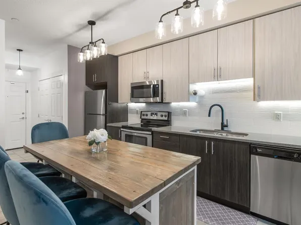 215 W Legacy Blvd SE #1103, Calgary, AB T2X 3Z5
