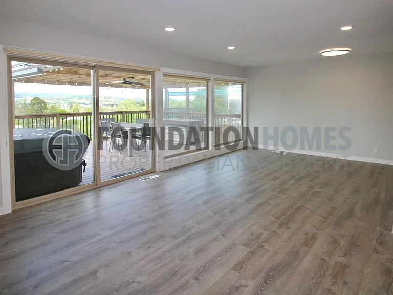 17 Portola Ave — Photo 3