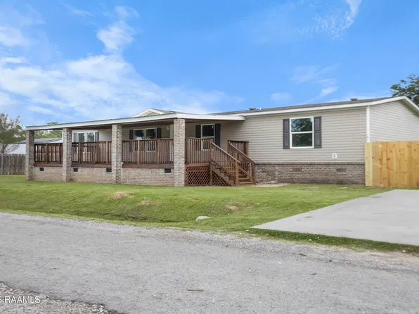141 Still Waters Ln, Carencro, LA 70520