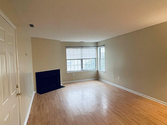2nd image of 631 E Lake Front Cir #631