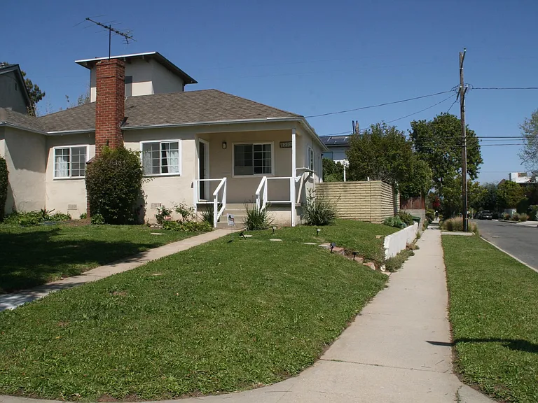 3292 Grand View Blvd — Photo 55