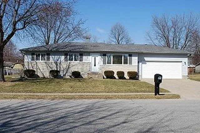 3442 Royal Oak Dr photo 1