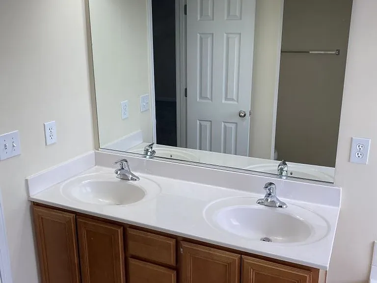 10020 Kings Parade Blvd — Photo 24