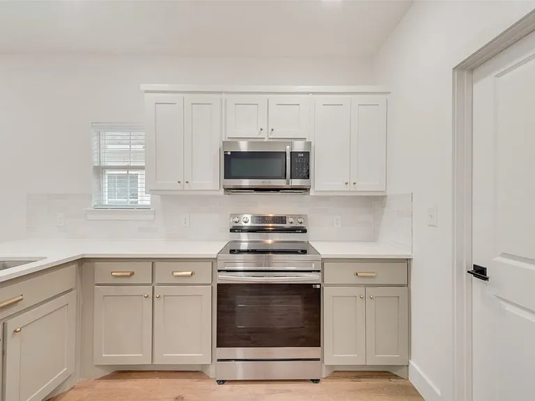 1805 Franklin Ave — Photo 6