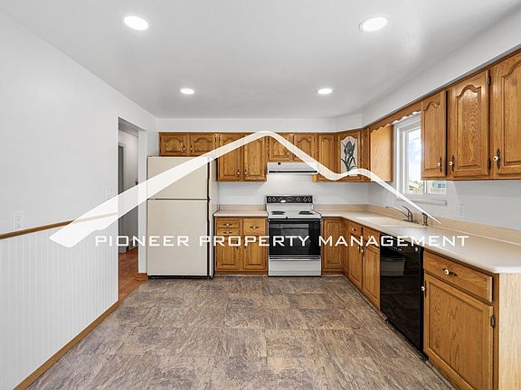 5th image of 226 Montclair St
