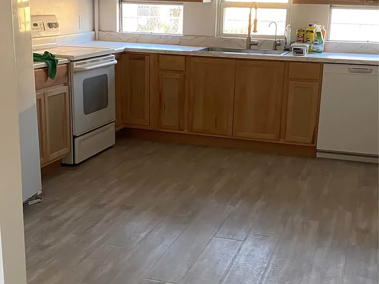 2020 Rose Ave — Photo 3