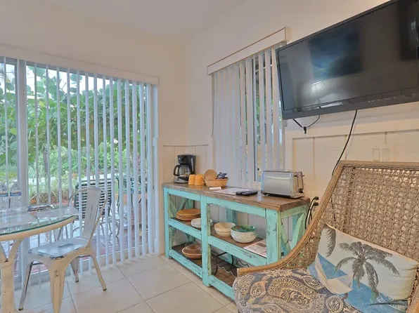 153 Broadmoor St Unit 1, Sarasota, FL 34234