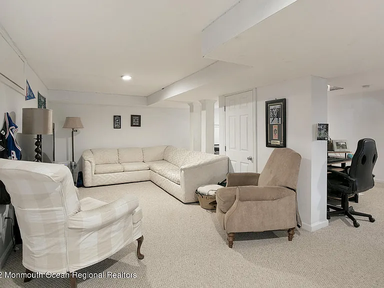 814 Pitney Dr — Photo 18