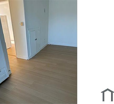 3rd image of 473 S Fairfax Ave #4-473-1