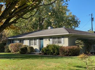 553 Meadow Ln, Zionsville, IN 46077