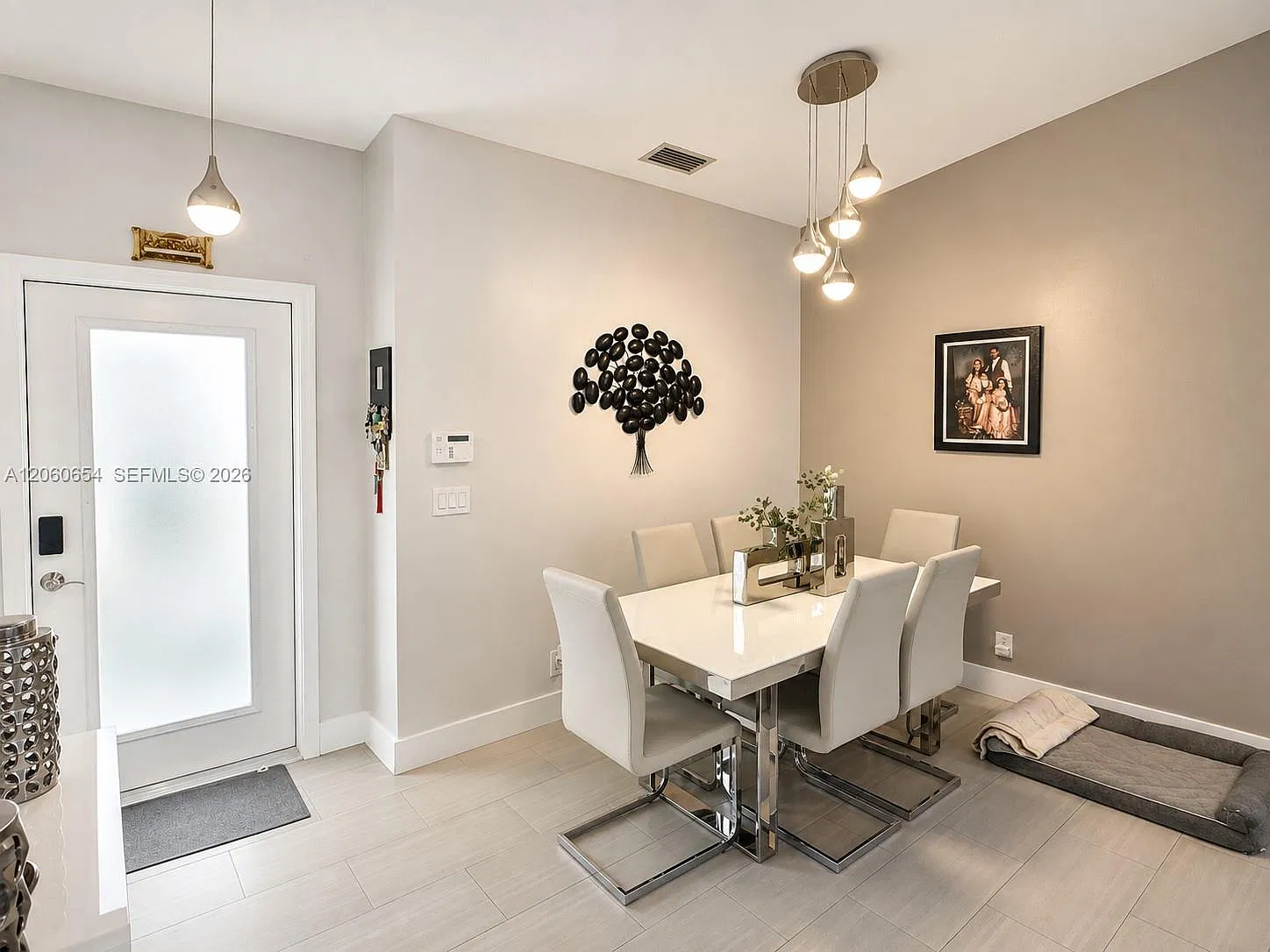 4 bed, 2.0 bath, 1477 sqft, $4,950 — Photo 2