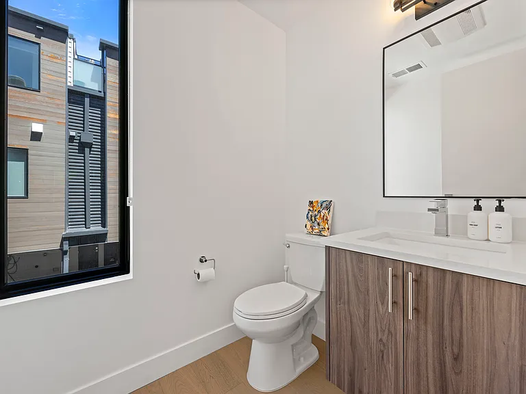 2457 Walnut St — Photo 10