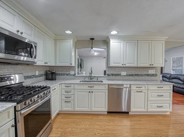 5 Chase Dr, Sharon, MA 02067