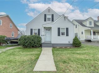 15 Aceto St, Branford, CT 06405