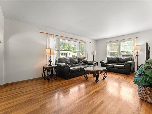 5th image of 917 W Washington St