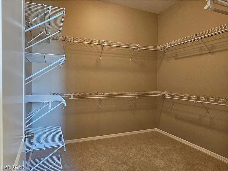 2139 Twin Falls Dr — Photo 36