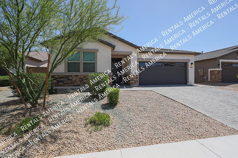 Beautiful 5 Bedroom in Tuscano Community! — Photo 2