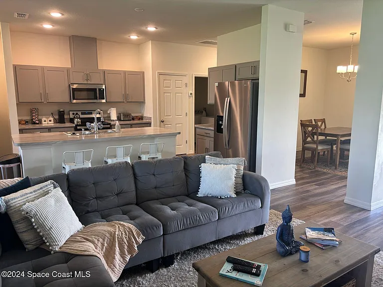 647 Airoso Rd SE — Photo 7