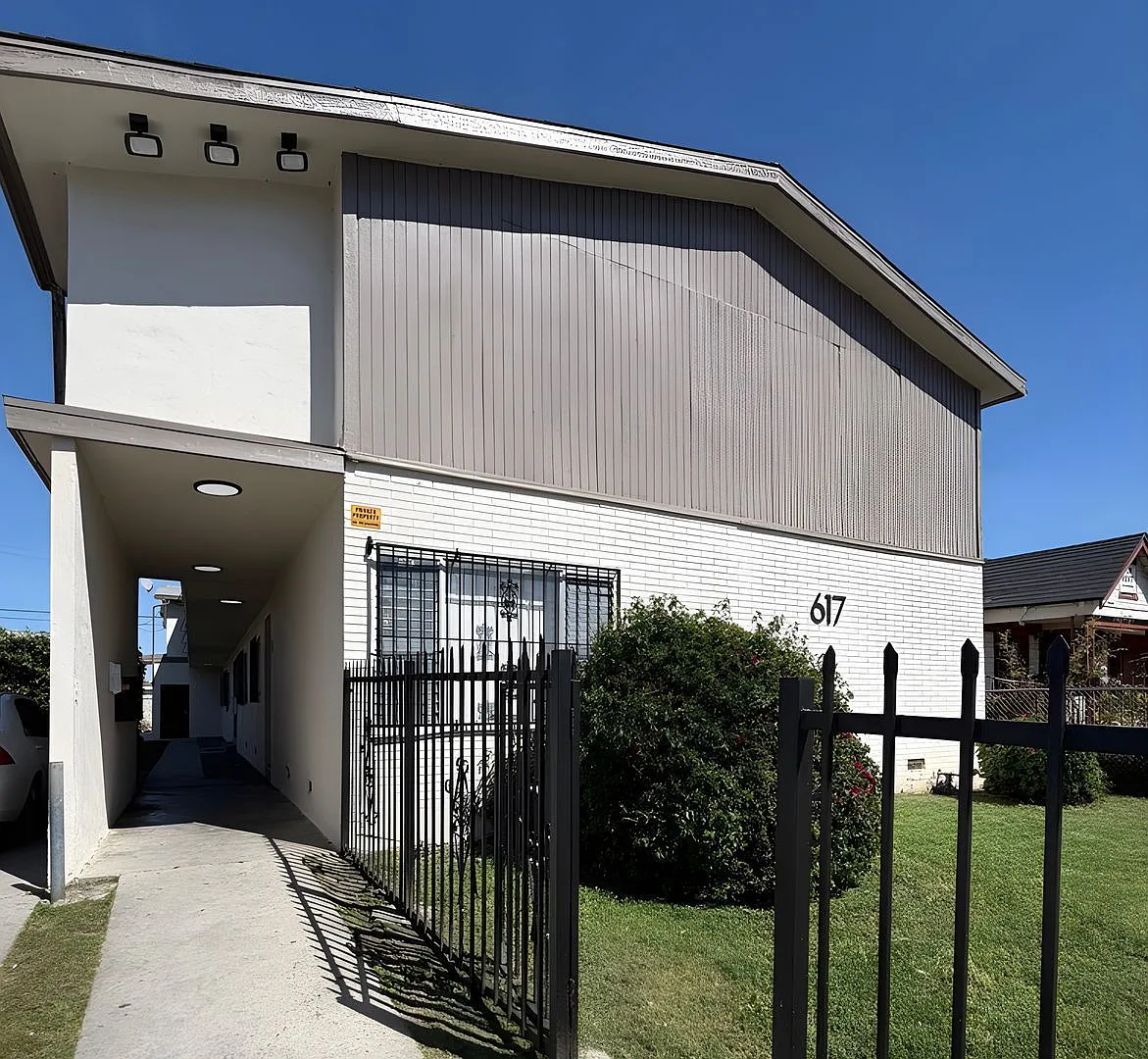 1 bed, 1.0 bath, $2,000 — Photo 1