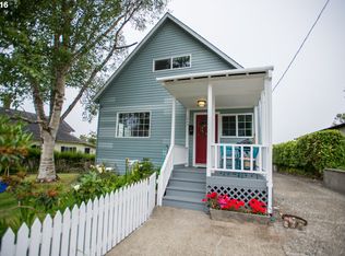 1542 Meade St, North Bend, OR 97459