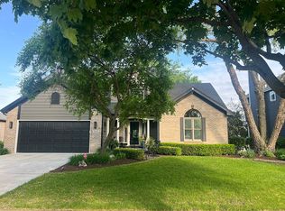 565 Blackberry Ridge Dr, Aurora, IL 60506