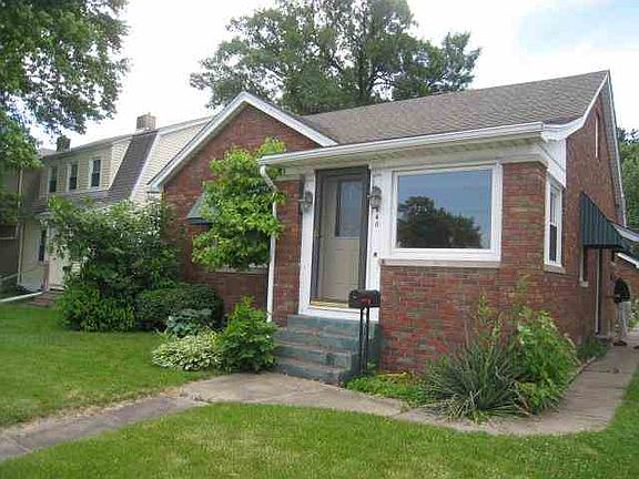 2nd image of 640 17th Ave