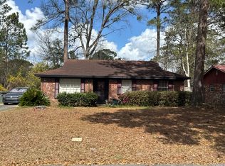 930 Greenbriar Trl, Hinesville, GA 31313