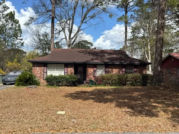 930 Greenbriar Trl, Hinesville, GA 31313