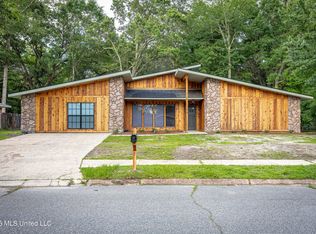 106 Booth Cir, Ocean Springs, MS 39564