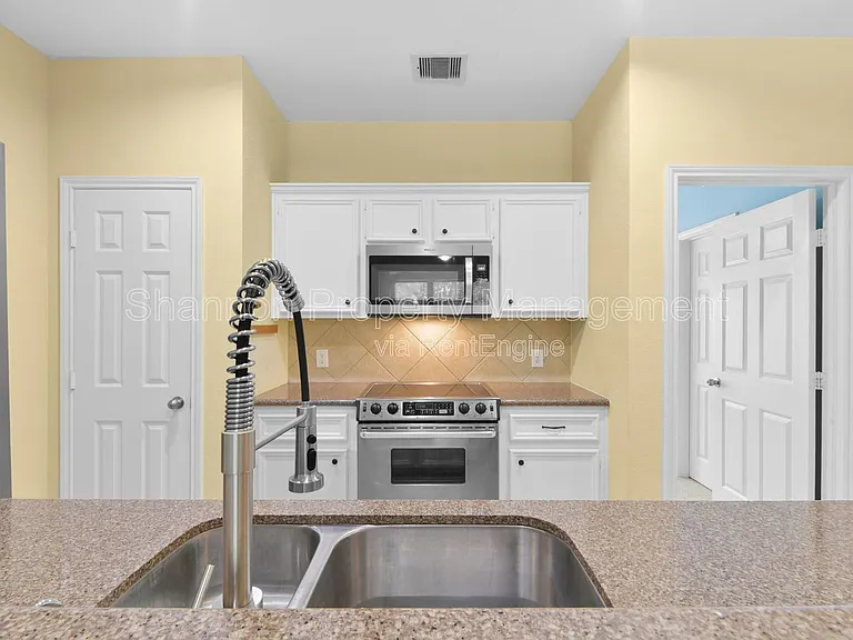 2711 Polk St — Photo 14