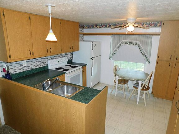 3rd image of 673 Linda Ln