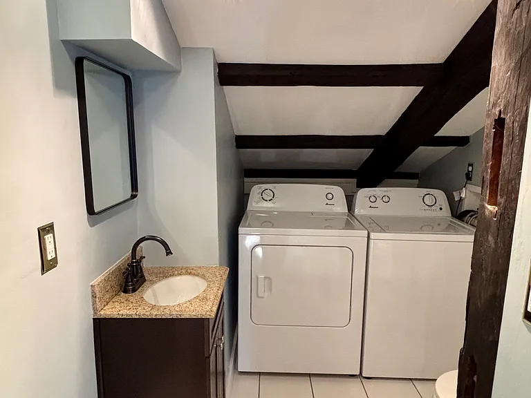 11-13 Elm St #11 — Photo 20