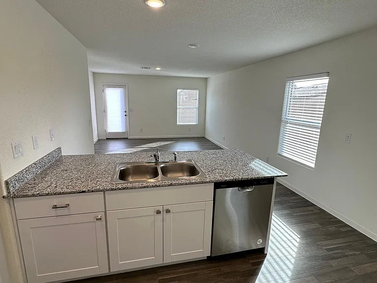 2412 Granite Cir — Photo 6
