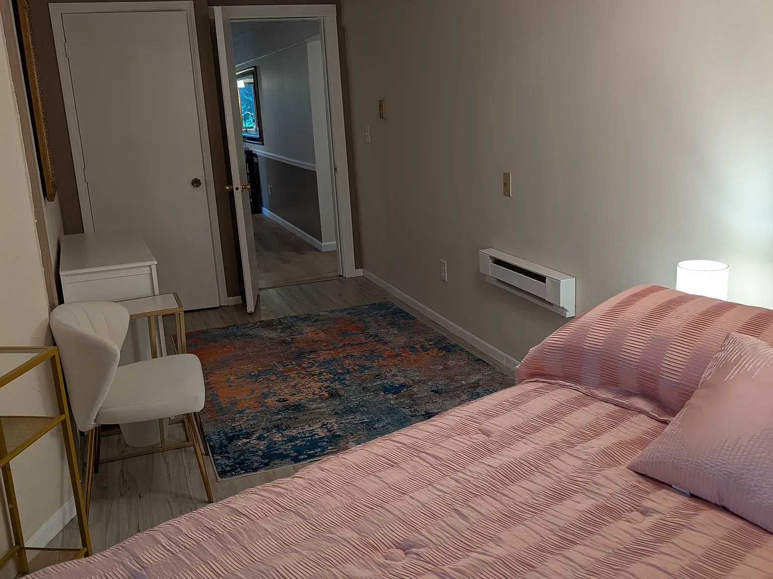 4 bed, 1.5 bath, 1100 sqft, $1,950 — Photo 2