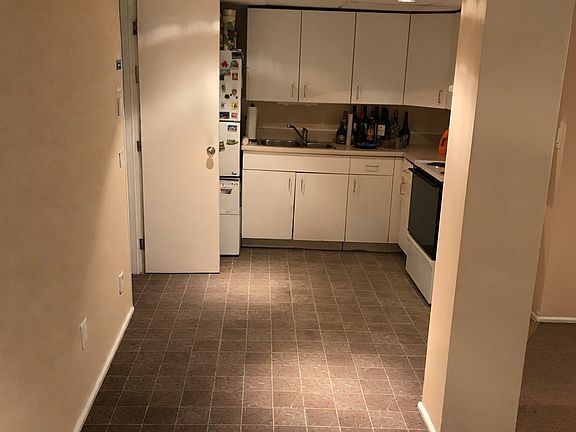 2nd image of 325 Wayne St #1